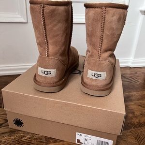UGG Classic Big Kid 5